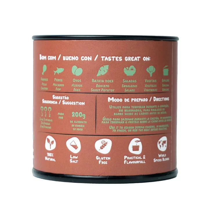 Zaatar é um tempero muito tradicional na culinária Árabe. Deixe-se encantar com esta mistura de sabor levemente cítrico e característico. Este é nosso único tempero que apresenta sal em sua composição (10%). Pode-se utilizar antes (marinada), durante a confeção, como um rub antes de grelhar ou para finalizar um prato.