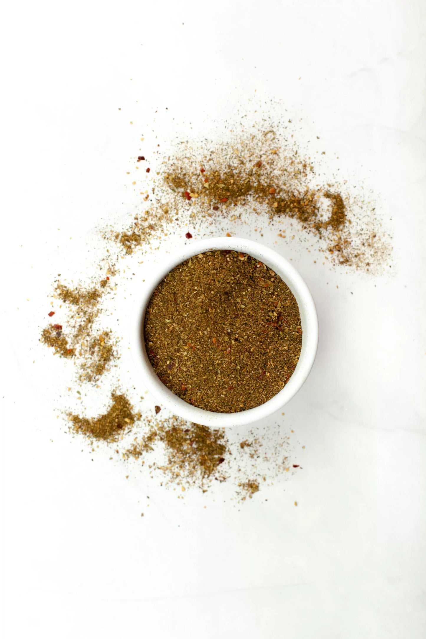 Mediterranean é um tempero com mistura desenvolvida com uma seleção dos melhores ingredientes da fantástica culinária Grega. Pode-se utilizar antes (marinada), durante a confeção, como um rub antes de grelhar ou para finalizar um prato.