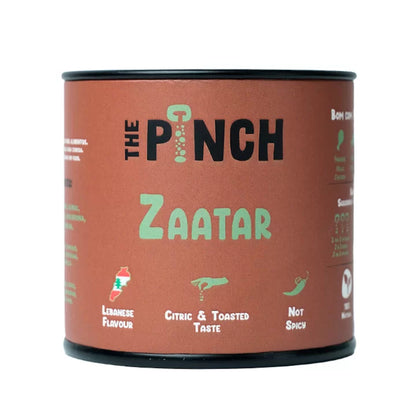 Zaatar é um tempero muito tradicional na culinária Árabe. Deixe-se encantar com esta mistura de sabor levemente cítrico e característico. Este é nosso único tempero que apresenta sal em sua composição (10%). Pode-se utilizar antes (marinada), durante a confeção, como um rub antes de grelhar ou para finalizar um prato.
